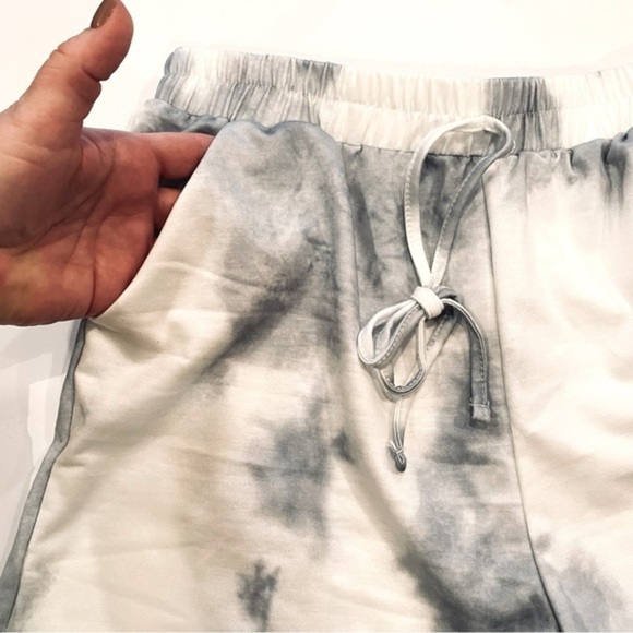 NWOT 2-Piece Tie Dye Loungewear Pajama Set in Gray & White Size Medium - Picture 4 of 10